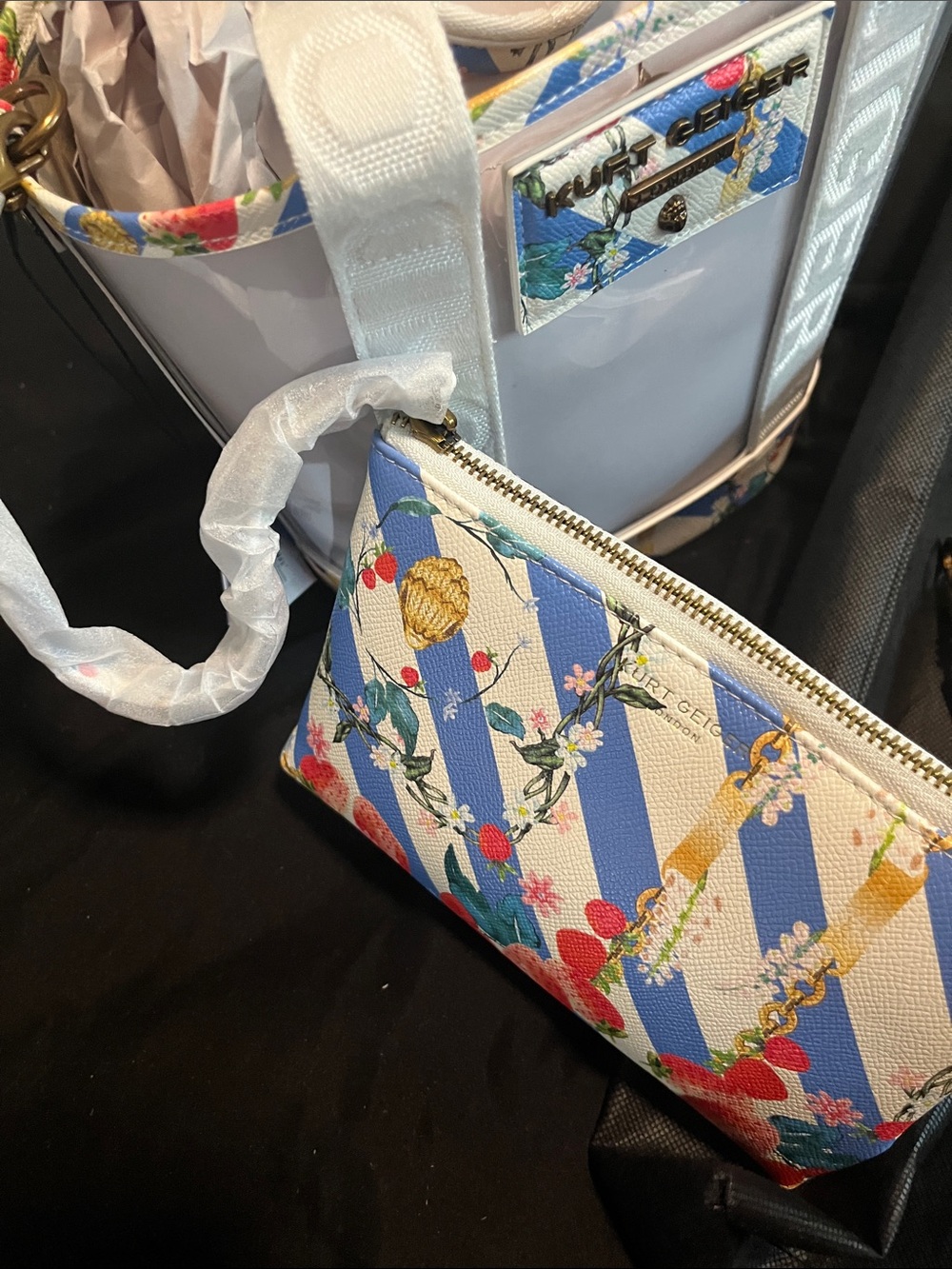 Kurt Geiger new tags White Tote with Blue-Striped Floral Pouch - Picture 4 of 7